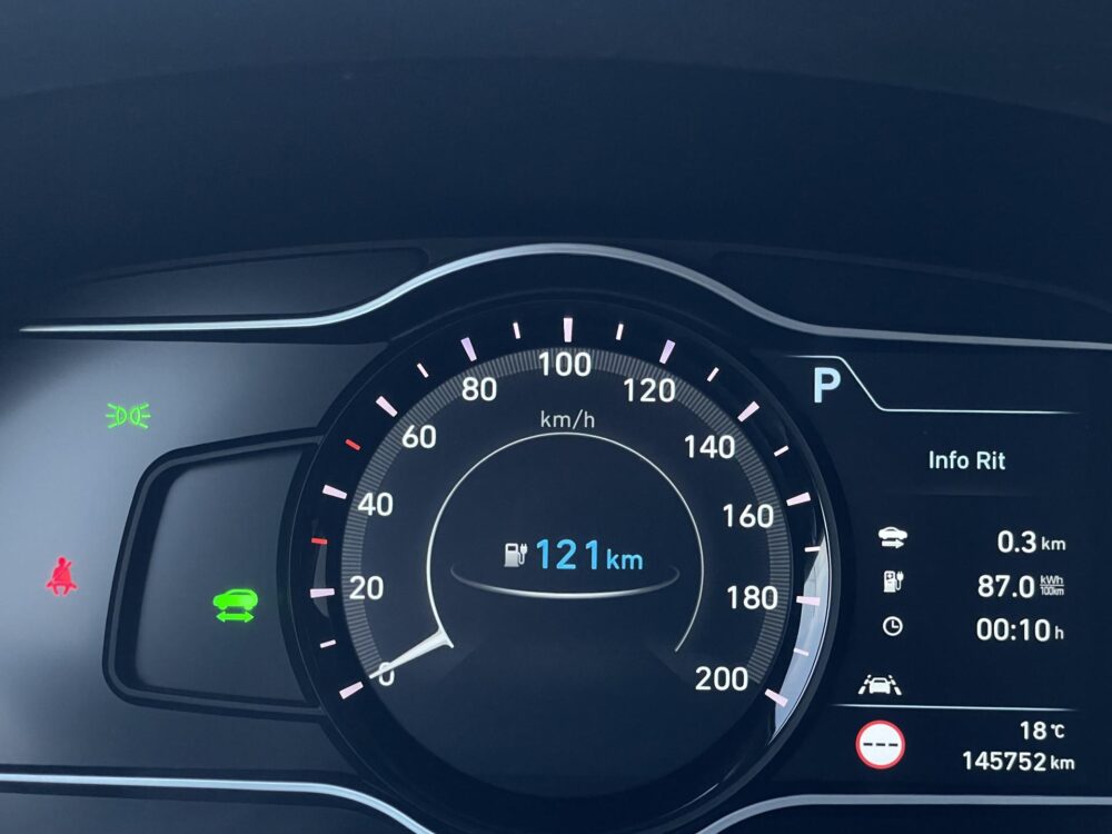 Hyundai Kona EV Premium 64 kWh | Achteruitrijcamera | Stoelverwarming |
