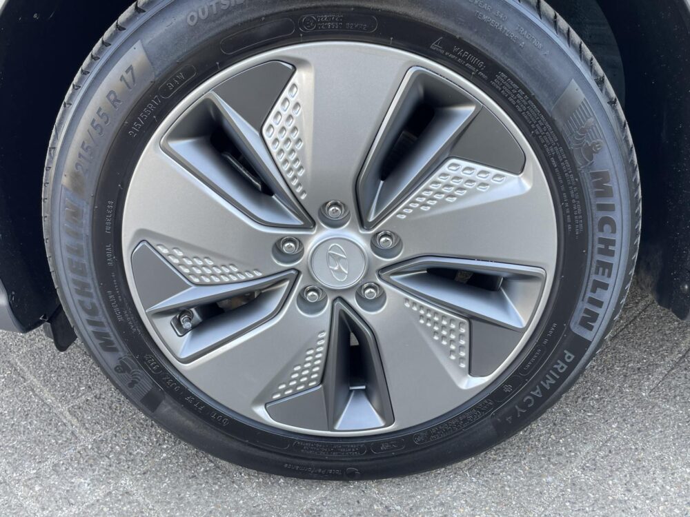 Hyundai Kona EV Premium 64 kWh | Achteruitrijcamera | Stoelverwarming |