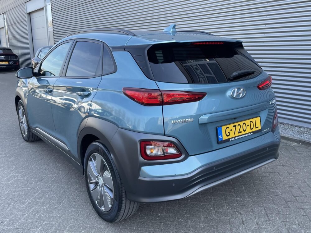 Hyundai Kona EV Premium 64 kWh | Achteruitrijcamera | Stoelverwarming |