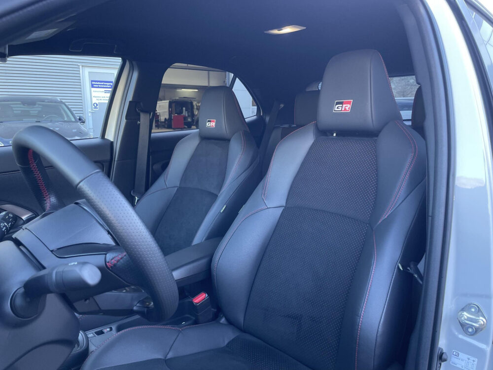 Toyota Yaris Cross 1.5 Hybrid 130 GR SPORT | Carplay | Achteruitrijcamera | Stoelverwarming |