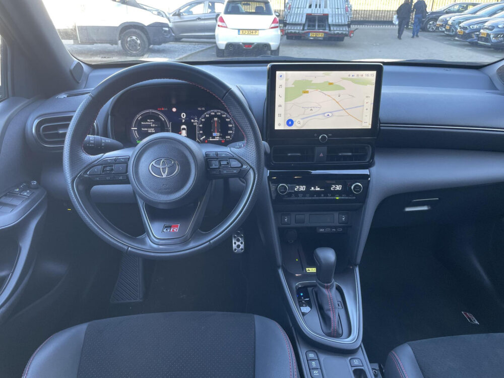 Toyota Yaris Cross 1.5 Hybrid 130 GR SPORT | Carplay | Achteruitrijcamera | Stoelverwarming |