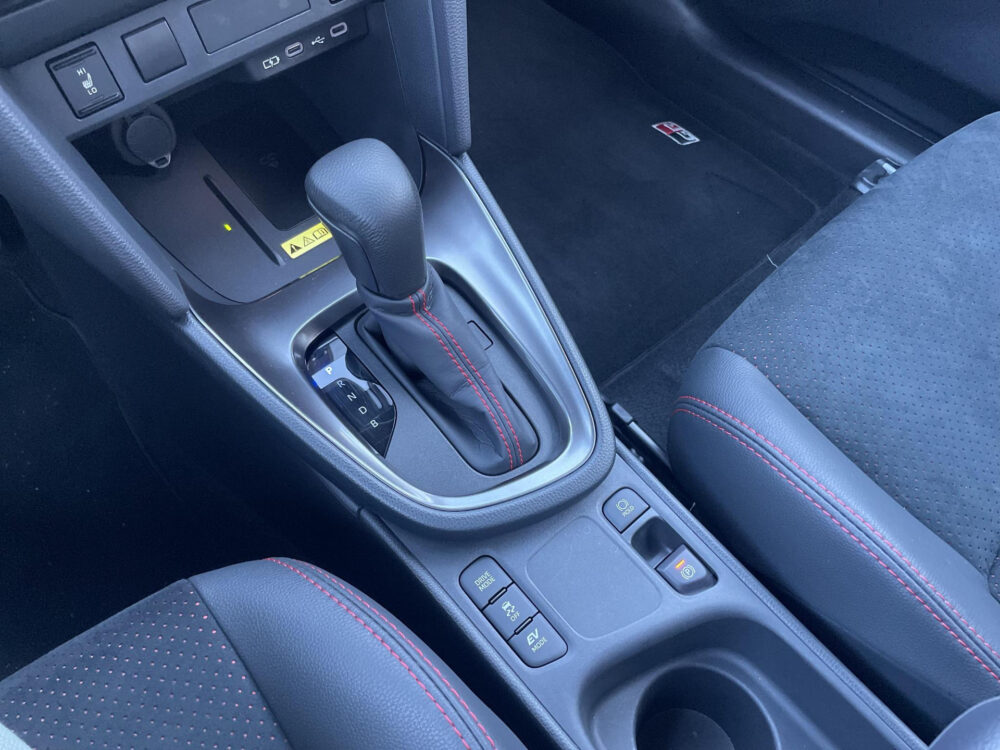 Toyota Yaris Cross 1.5 Hybrid 130 GR SPORT | Carplay | Achteruitrijcamera | Stoelverwarming |