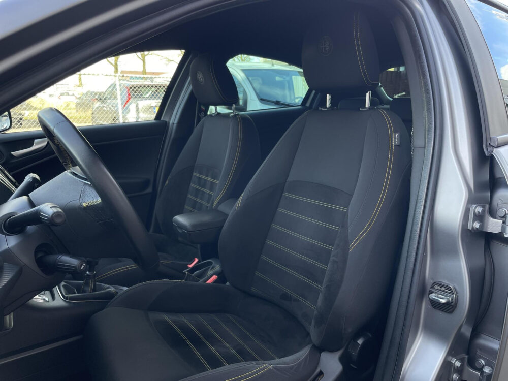 Alfa Romeo Giulietta 1.4 Turbo Sport | PDC | Navi | stoelverwarming |