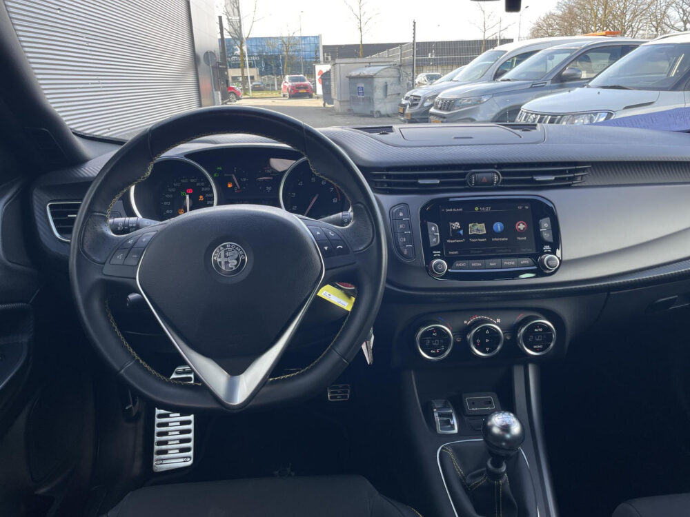 Alfa Romeo Giulietta 1.4 Turbo Sport | PDC | Navi | stoelverwarming |