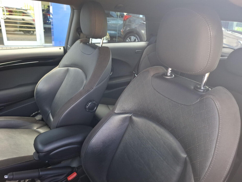 MINI 3-Deurs 2.0 Cooper S | John cooper works | Harman Kardon | Achteruitrijcamera |