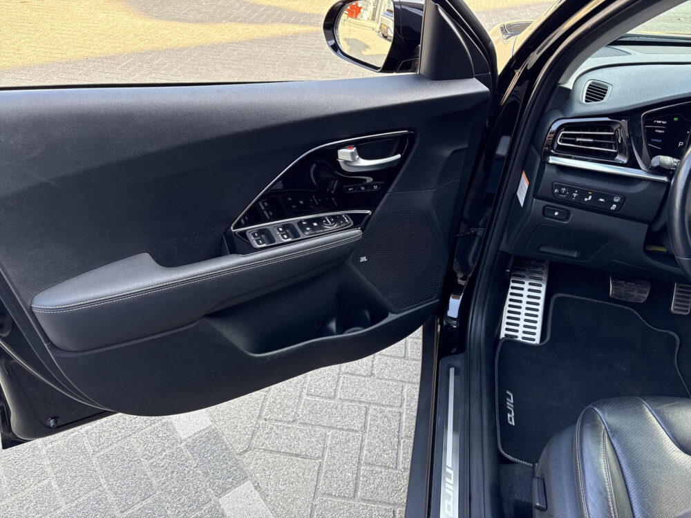 Kia Niro 1.6 GDi Hybrid ExecutiveLine Leder | Key-Less | JBL | 54.000km | 18inch | Stoelverw/Ventilatie | TopStaat !