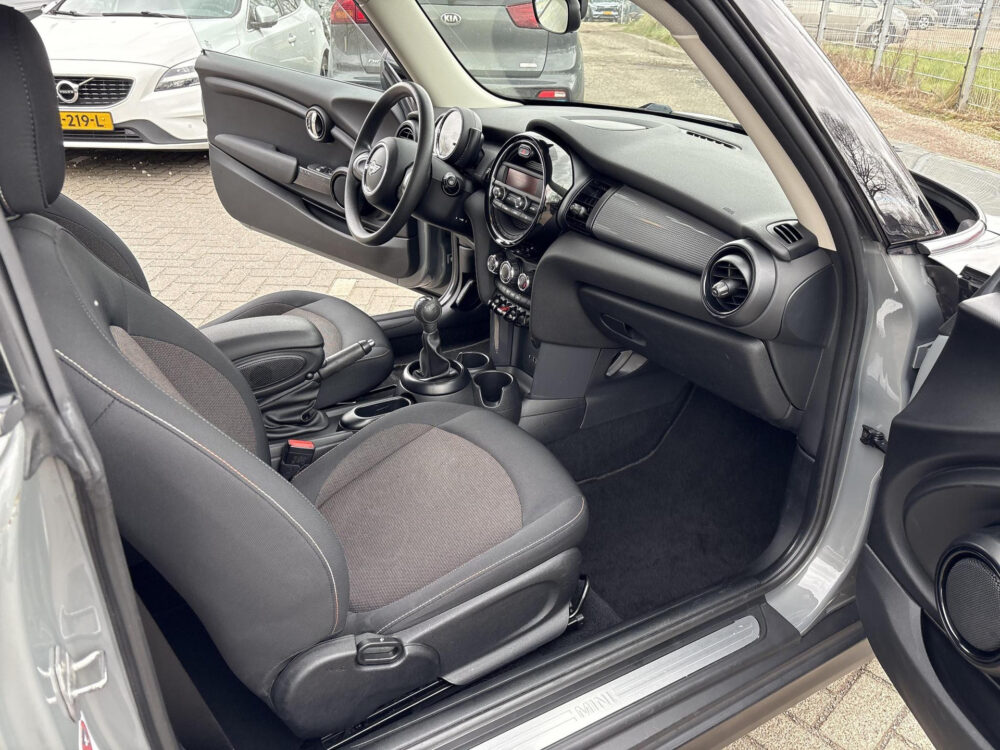 Mini Mini 1.5 Cooper Salt Business 82.000km | TopStaat | Trekhaak afneembaar