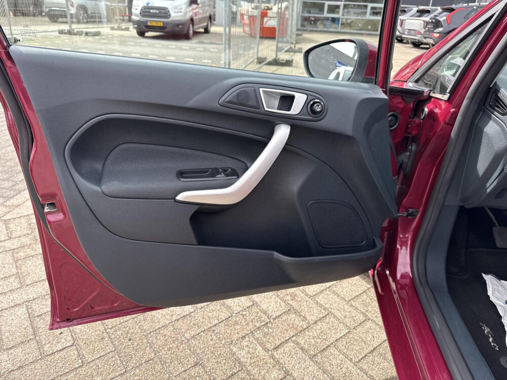 Ford Fiesta 1.6 Titanium | Rijklaarprijs | Trekhaak |
