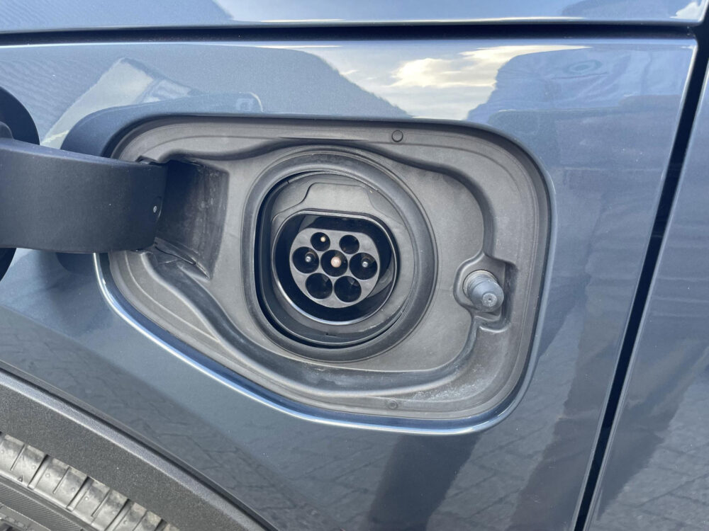 52404766-volvo-xc40-1-5-t5-recharge-r-design-soh-975-alcantara-harman-kardon-trekhaak-2022