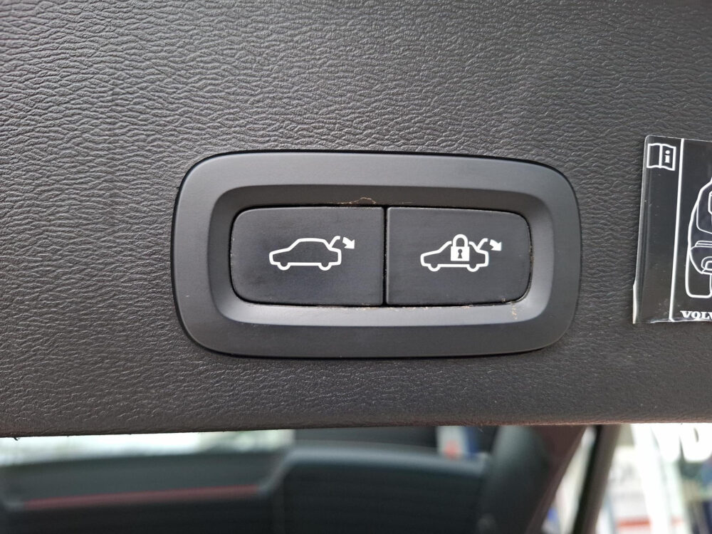 Volvo XC40 1.5 T5 Recharge R-Design | BTW  | Alcantara | Harman Kardon |Trekhaak |