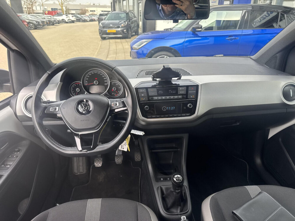 Volkswagen Up! 1.0 TSI BMT high up! 90 pk 1e Eig. achteruitrijcamera | Stoelverwarming | 1e Eigenaar |parkeersensoren | 90 pk motor ! | Cruise Control