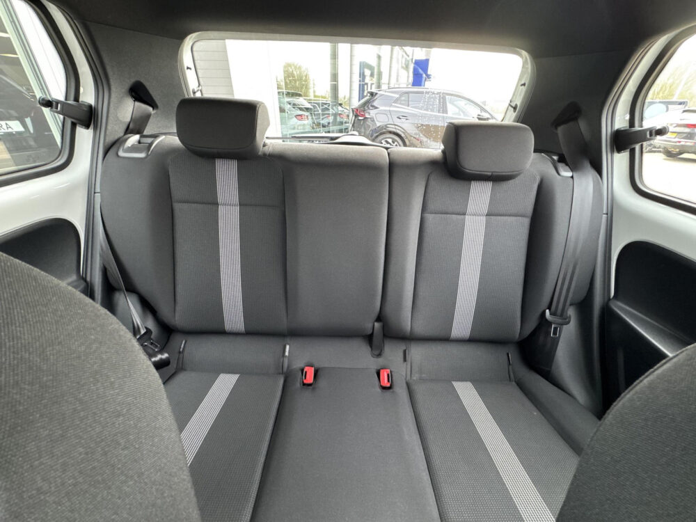 Volkswagen Up! 1.0 TSI BMT high up! 90 pk 1e Eig. achteruitrijcamera | Stoelverwarming | 1e Eigenaar |parkeersensoren | 90 pk motor ! | Cruise Control