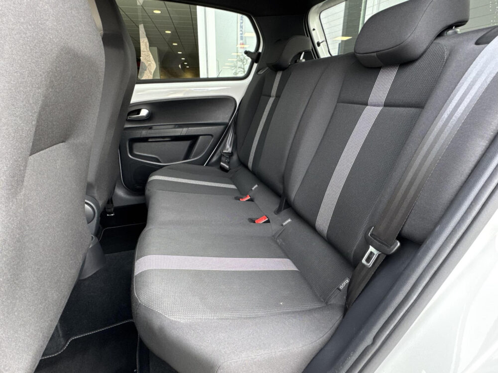 Volkswagen Up! 1.0 TSI BMT high up! 90 pk 1e Eig. achteruitrijcamera | Stoelverwarming | 1e Eigenaar |parkeersensoren | 90 pk motor ! | Cruise Control