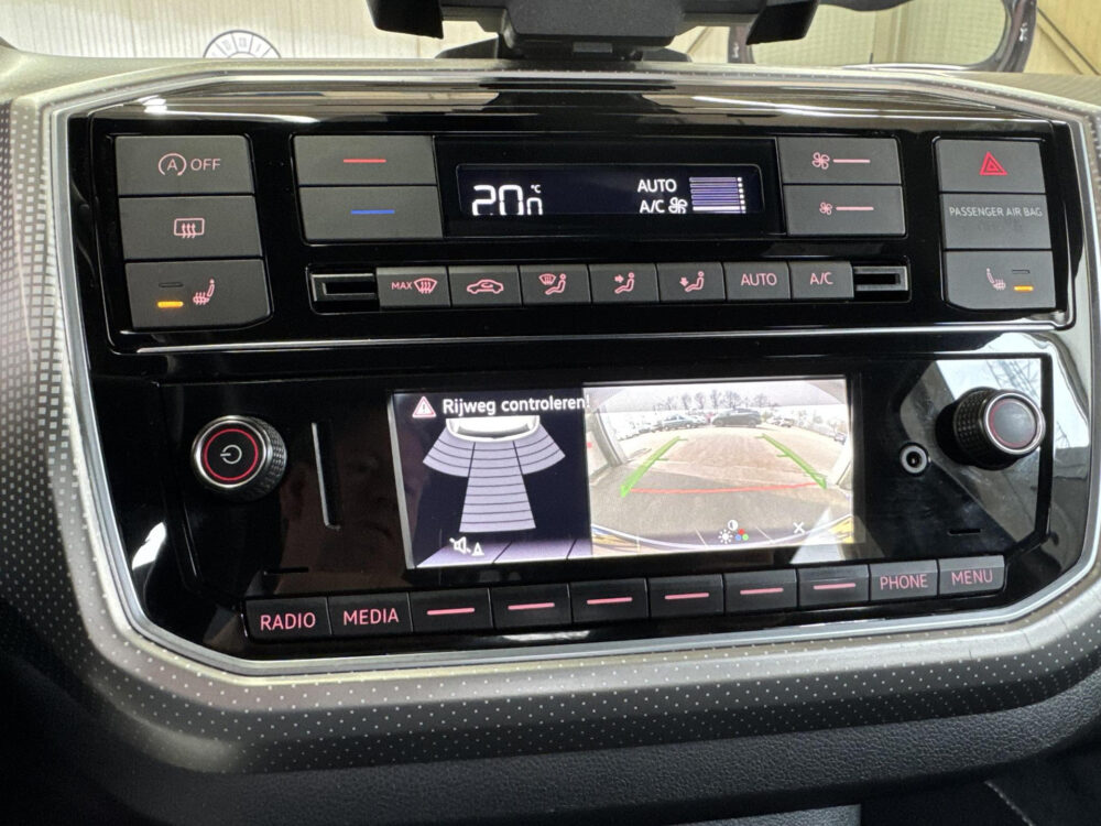 Volkswagen Up! 1.0 TSI BMT high up! 90 pk 1e Eig. achteruitrijcamera | Stoelverwarming | 1e Eigenaar |parkeersensoren | 90 pk motor ! | Cruise Control