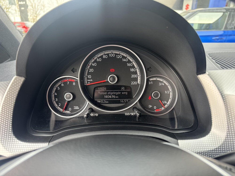 Volkswagen Up! 1.0 TSI BMT high up! 90 pk 1e Eig. achteruitrijcamera | Stoelverwarming | 1e Eigenaar |parkeersensoren | 90 pk motor ! | Cruise Control