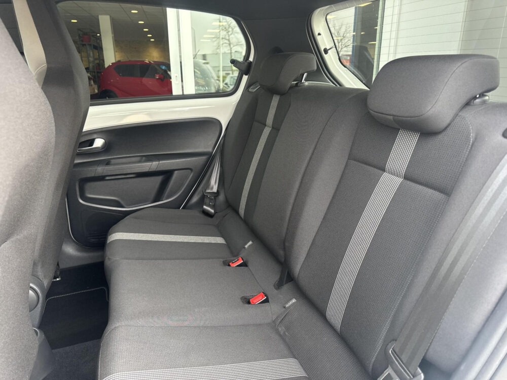 Volkswagen Up! 1.0 TSI BMT high up! 90 pk 1e Eig. achteruitrijcamera | Stoelverwarming | 1e Eigenaar |parkeersensoren | 90 pk motor ! | Cruise Control