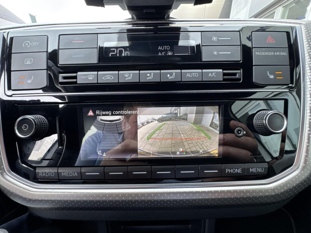 Volkswagen Up! 1.0 TSI BMT high up! 90 pk 1e Eig. achteruitrijcamera | Stoelverwarming | 1e Eigenaar |parkeersensoren | 90 pk motor ! | Cruise Control