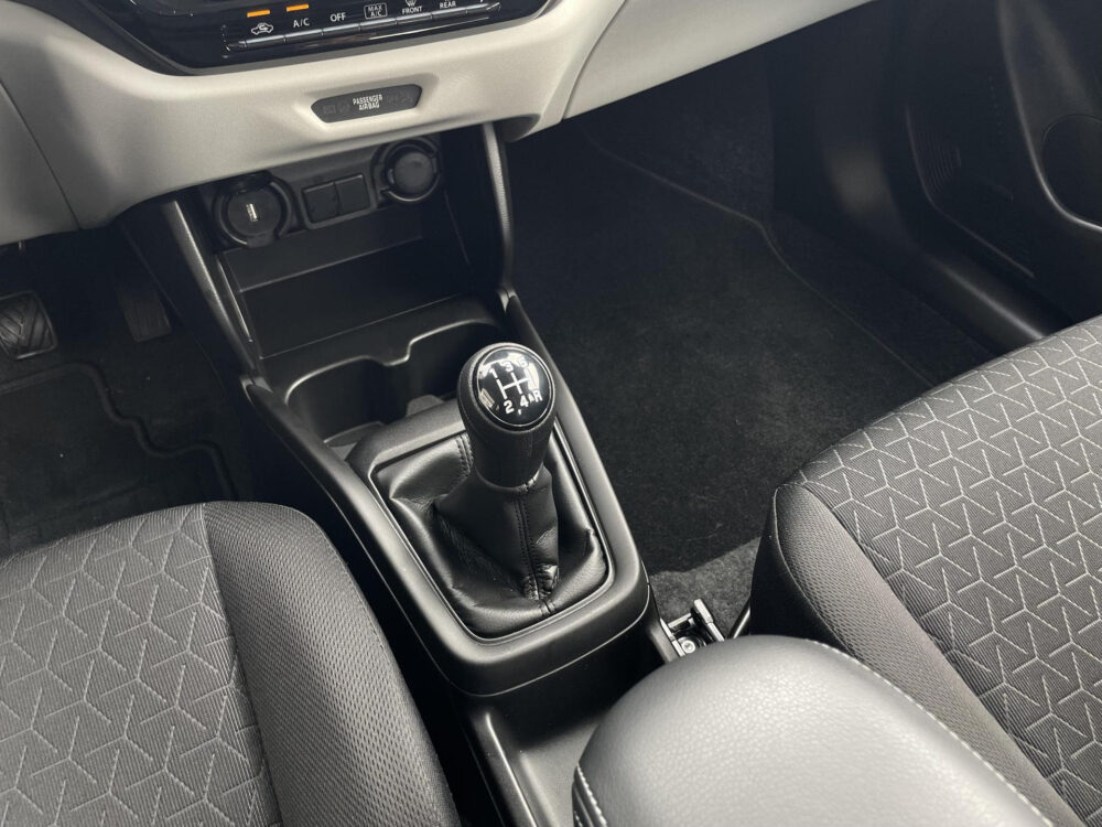 Suzuki Swift 1.2 Comfort Smart Hybrid Fabrieksgarantie tot 2035 | Navigatie | Cruise Control | 16′ LMV