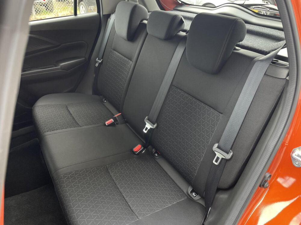 Suzuki Swift 1.2 Comfort Smart Hybrid Fabrieksgarantie tot 2035 | Navigatie | Cruise Control | 16′ LMV