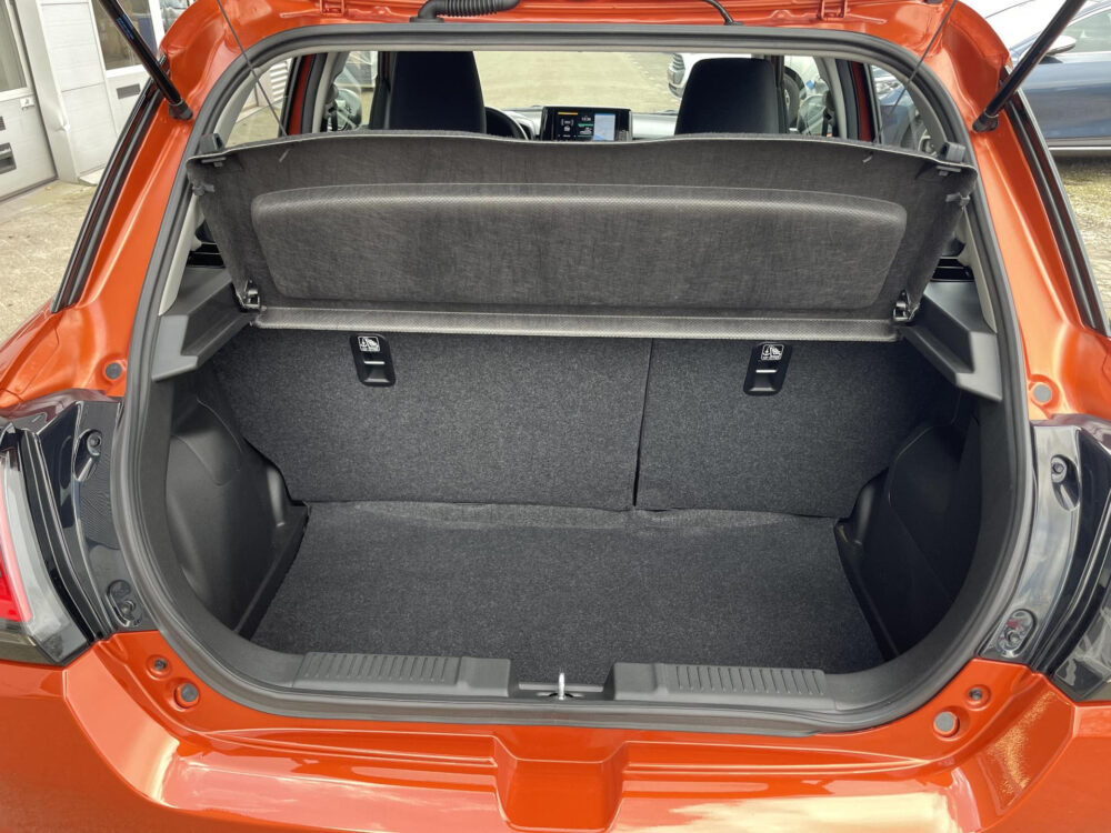 Suzuki Swift 1.2 Comfort Smart Hybrid Fabrieksgarantie tot 2035 | Navigatie | Cruise Control | 16′ LMV
