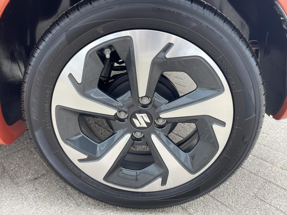 Suzuki Swift 1.2 Comfort Smart Hybrid Fabrieksgarantie tot 2035 | Navigatie | Cruise Control | 16′ LMV