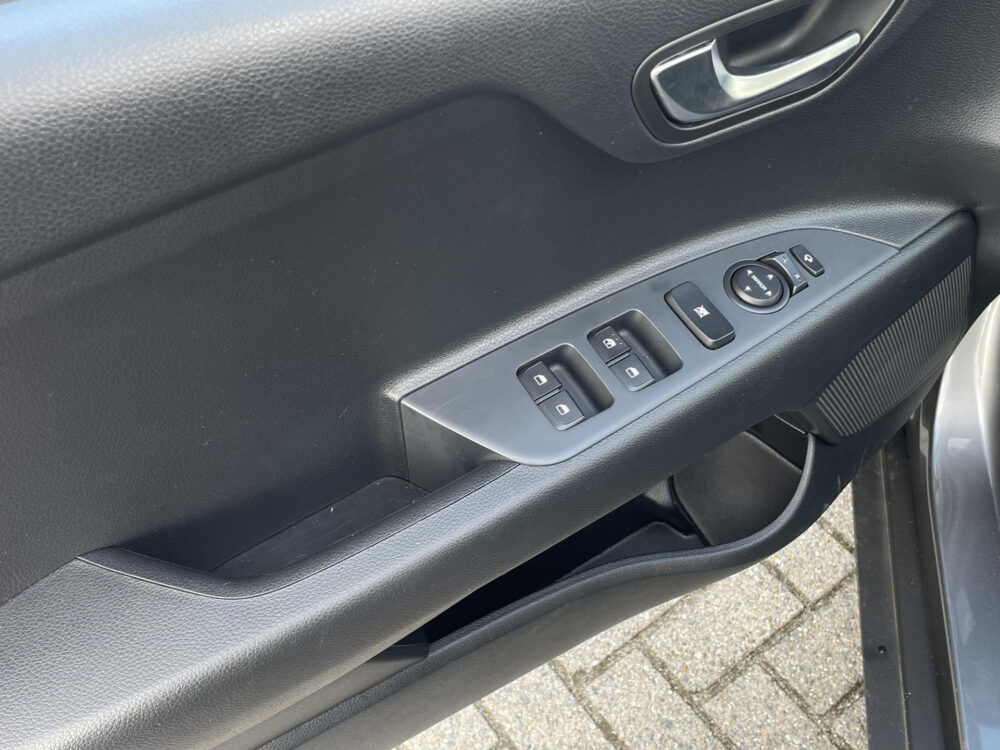 Kia Stonic 1.0 T-GDi MHEV DynamicLine | Climatronic | 15 inch | Navi+ Camera