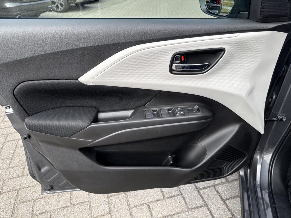 Suzuki Swift 1.2 Select Smart Hybrid Tot 10 jaar Garantie | CVT Automaat | Navigatie | Achteruitrijcamera