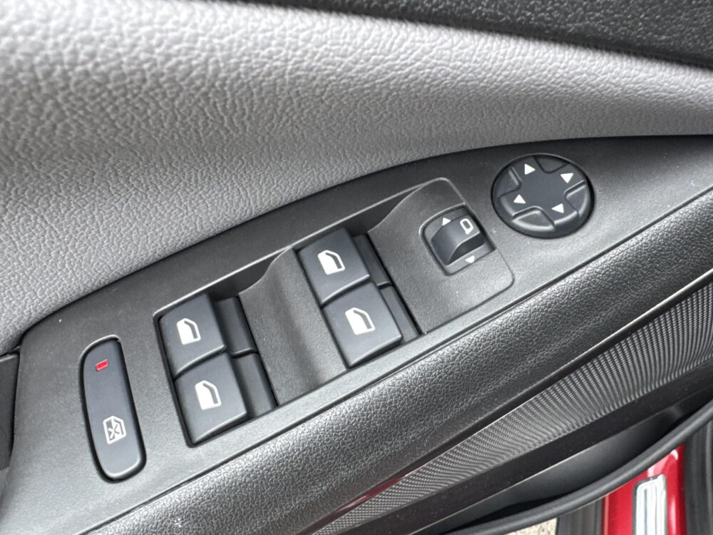 Opel Crossland X 1.2 Turbo Ultimate Automaat | Navigatie | Camera | Stoel + Stuurverwarming | Trekhaak | Parkeersensoren | Panoramadak