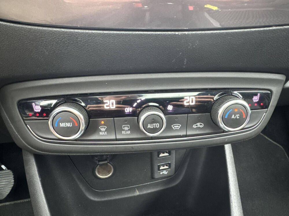 Opel Crossland X 1.2 Turbo Ultimate Automaat | Navigatie | Camera | Stoel + Stuurverwarming | Trekhaak | Parkeersensoren | Panoramadak