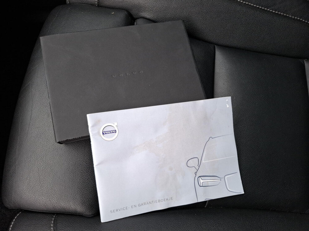 Volvo XC40 1.5 T5 Recharge Inscription | 360* Camera | Leder | Memory stoelen |