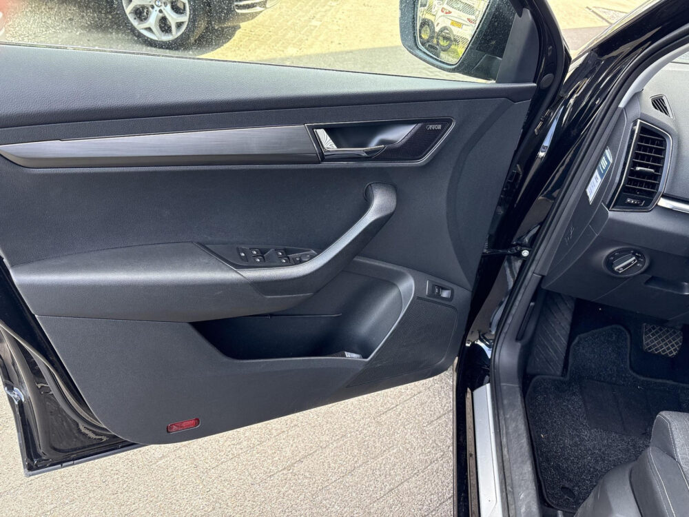 Skoda Karoq 1.5 TSI ACT Business Edition Plus Trekhaak | Dealeronderhouden | TopStaat