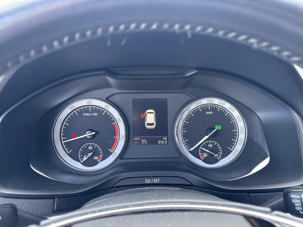 Skoda Karoq 1.5 TSI ACT Business Edition Plus Trekhaak | Dealeronderhouden | TopStaat