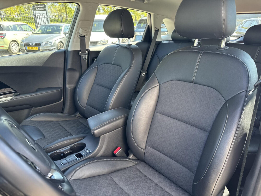 Kia Niro 1.6 GDi Hybrid DynamicLine Navigatie | Achteruitrijcamera | Trekhaak