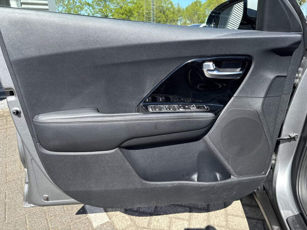 Kia Niro 1.6 GDi Hybrid DynamicLine Navigatie | Achteruitrijcamera | Trekhaak