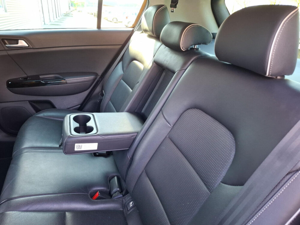 Kia Sportage 1.6 GDI ExecutiveLine | verwarmde stoelen voor/achter | airco | navigatie | cruise control | dode hoekdetectie