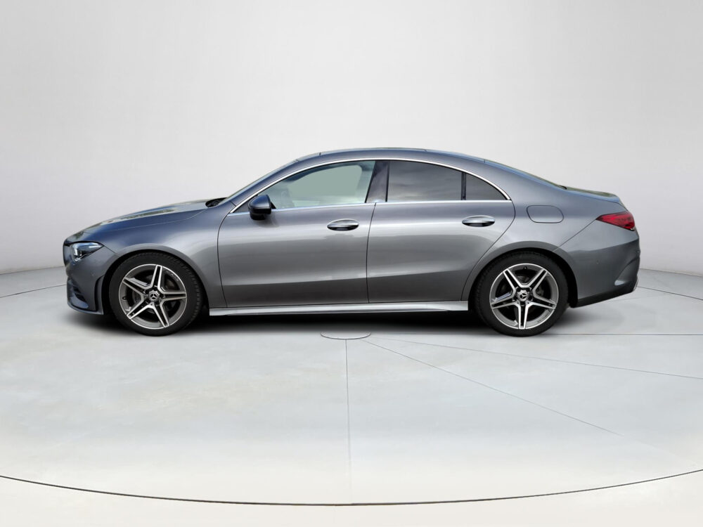 Mercedes-Benz CLA-klasse 180 Premium Plus | AMG Styling | panorama dak | digitaal dashboard | cruise control | climate control | camera