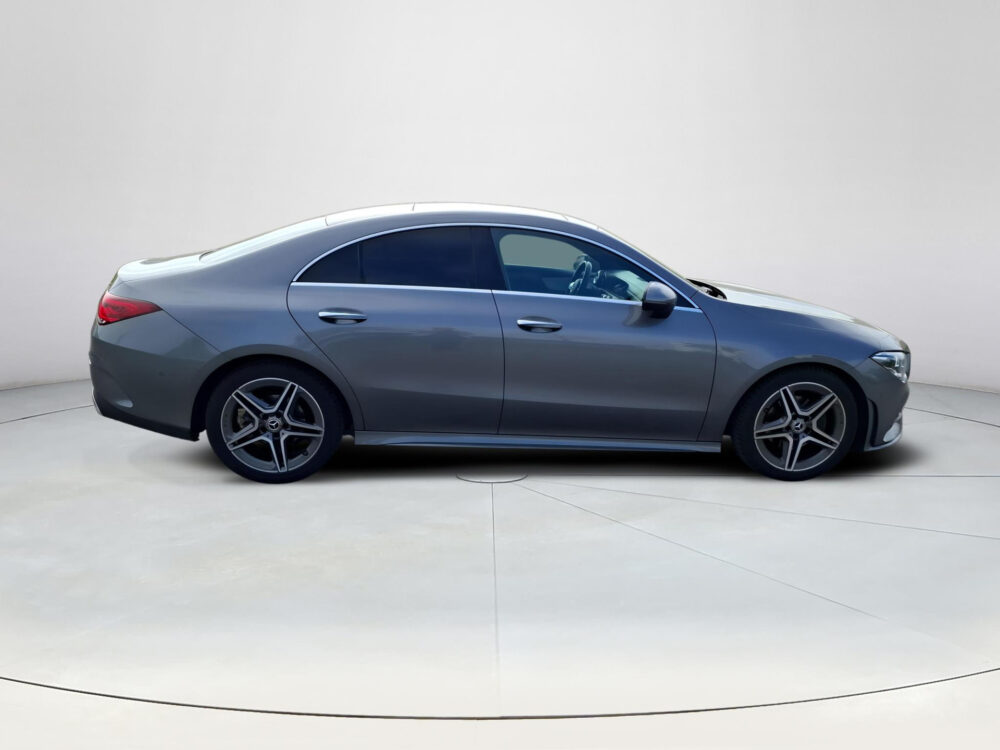 Mercedes-Benz CLA-klasse 180 Premium Plus | AMG Styling | panorama dak | digitaal dashboard | cruise control | climate control | camera