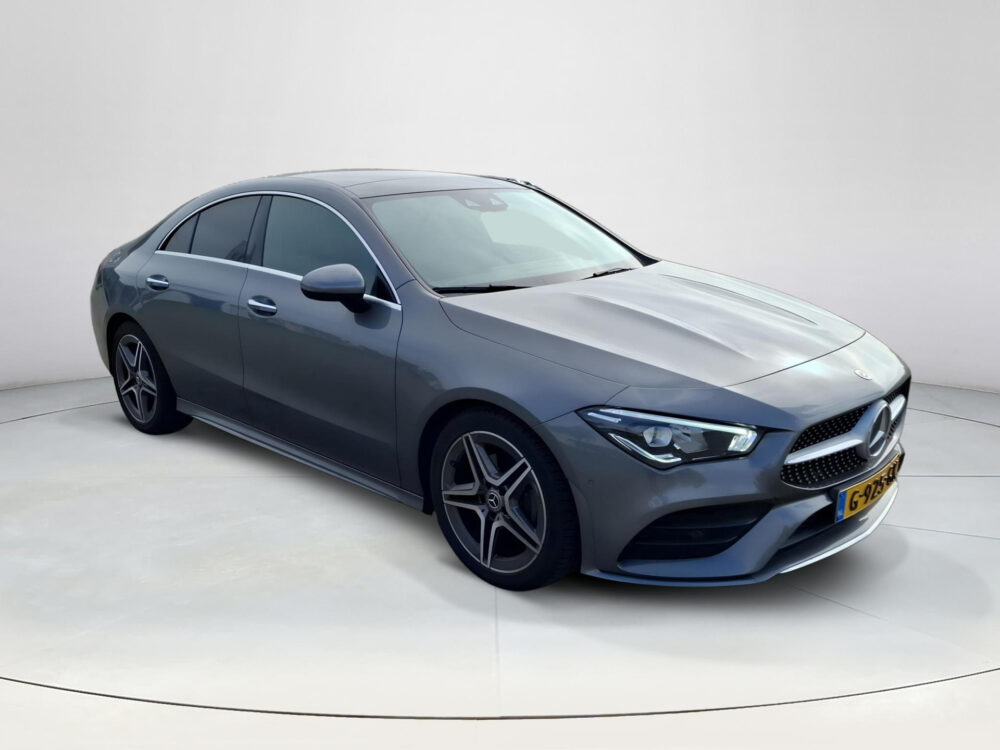 Mercedes-Benz CLA-klasse 180 Premium Plus | AMG Styling | panorama dak | digitaal dashboard | cruise control | climate control | camera