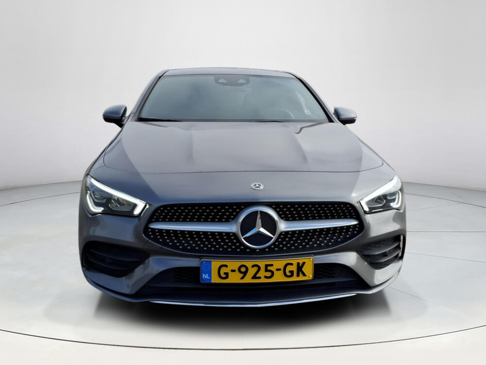 Mercedes-Benz CLA-klasse 180 Premium Plus | AMG Styling | panorama dak | digitaal dashboard | cruise control | climate control | camera