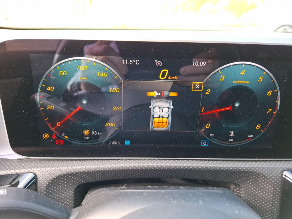 Mercedes-Benz CLA-klasse 180 Premium Plus | AMG Styling | panorama dak | digitaal dashboard | cruise control | climate control | camera