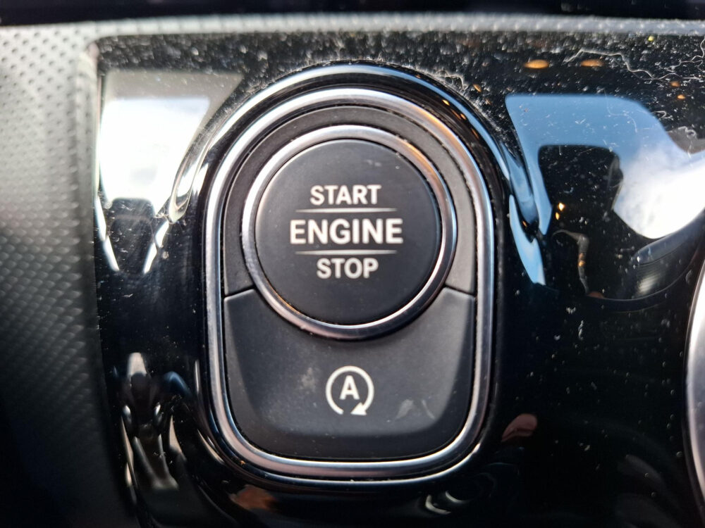 Mercedes-Benz CLA-klasse 180 Premium Plus | AMG Styling | panorama dak | digitaal dashboard | cruise control | climate control | camera