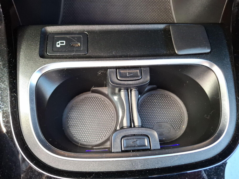 Mercedes-Benz CLA-klasse 180 Premium Plus | AMG Styling | panorama dak | digitaal dashboard | cruise control | climate control | camera