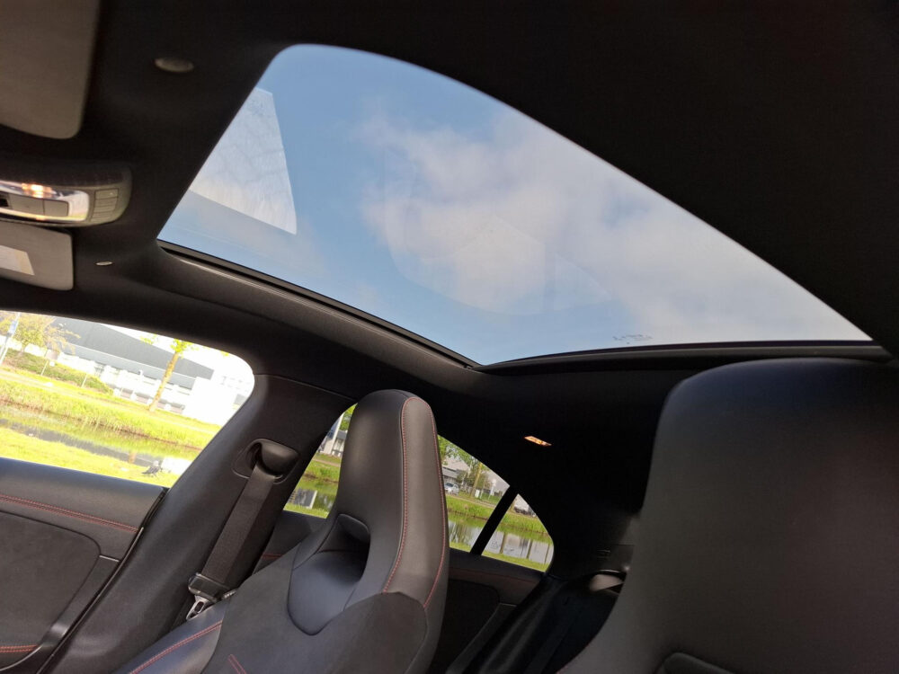 Mercedes-Benz CLA-klasse 180 Premium Plus | AMG Styling | panorama dak | digitaal dashboard | cruise control | climate control | camera