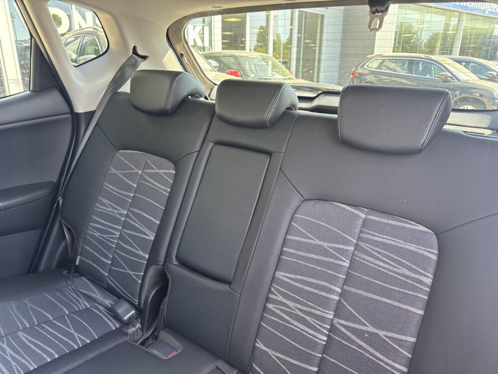 Kia Venga 1.4 CVVT DynamicPLusLine Navigatie | Trekhaak | Camera | Cruise Control | Parkeersensoren | BlueTooth