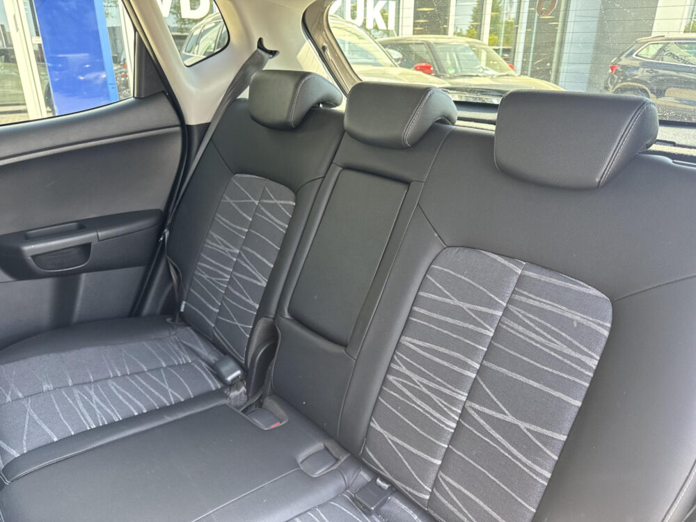 Kia Venga 1.4 CVVT DynamicPLusLine Navigatie | Trekhaak | Camera | Cruise Control | Parkeersensoren | BlueTooth
