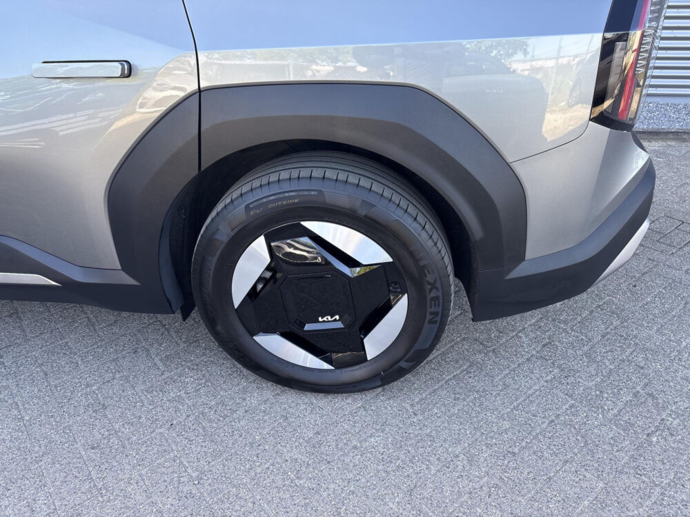 Kia EV9 First Edition 76.1 kWh |