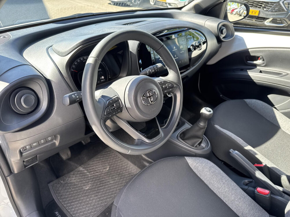 Toyota Aygo X 1.0 VVT-i MT Play tot 10 jaar Fabrieksgarantie | Achteruitrijcamera | Apple carplay |