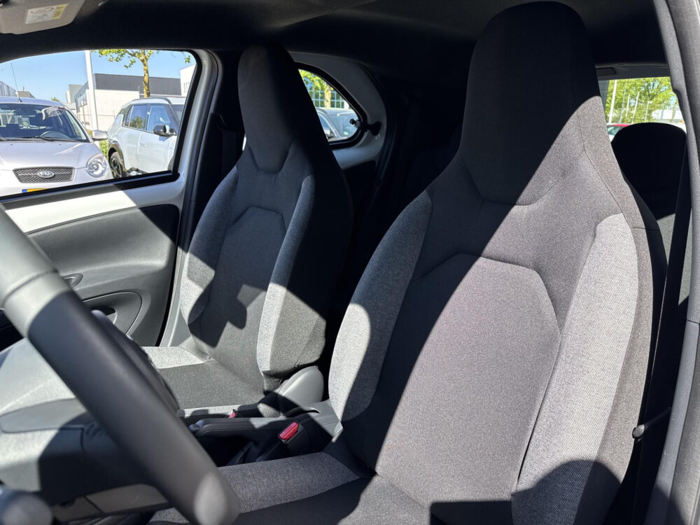 Toyota Aygo X 1.0 VVT-i MT Play tot 10 jaar Fabrieksgarantie | Achteruitrijcamera | Apple carplay |