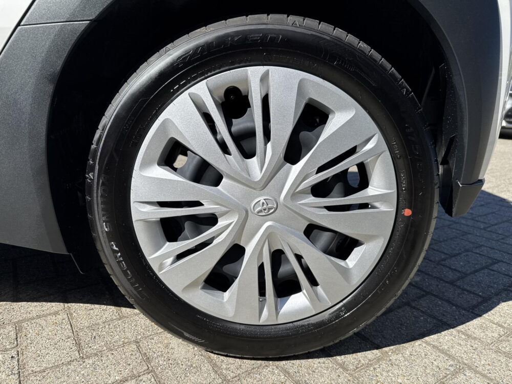 Toyota Aygo X 1.0 VVT-i MT Play tot 10 jaar Fabrieksgarantie | Achteruitrijcamera | Apple carplay |