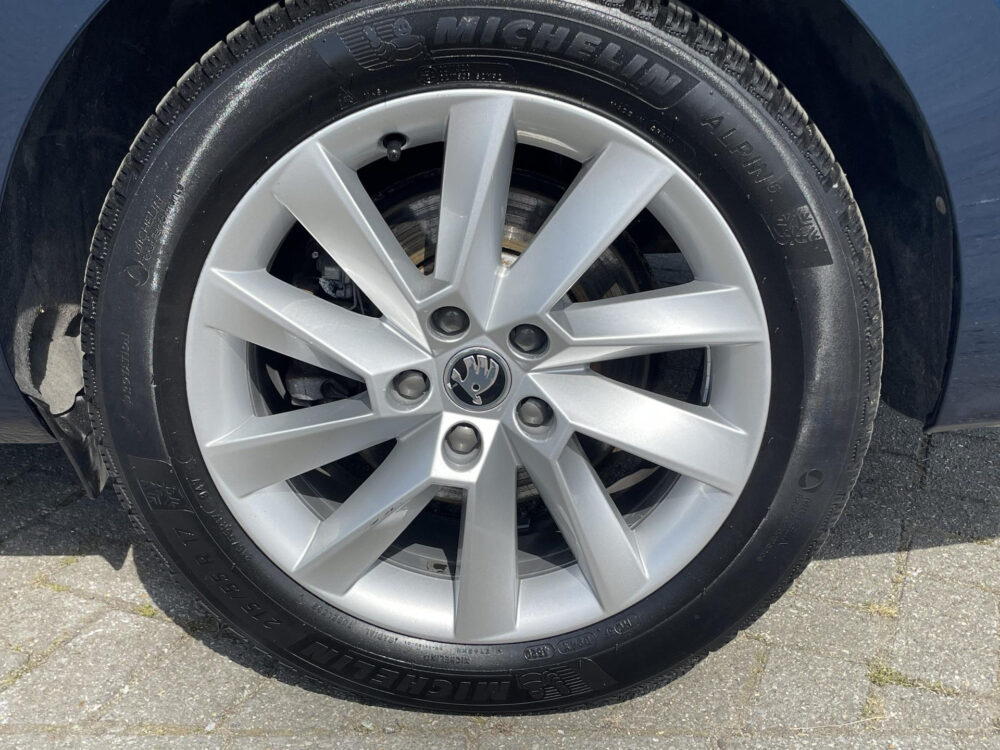 Skoda Superb 1.4 TSI iV Business Edition | Stoel stuur verwarming | Elektrische klep |